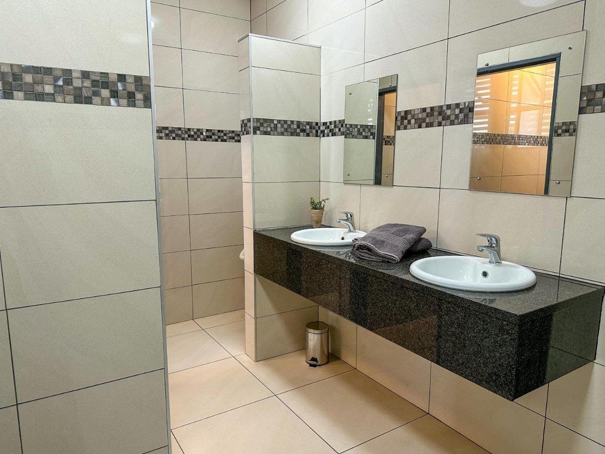 Tate Village Windhoek Ngoại thất bức ảnh